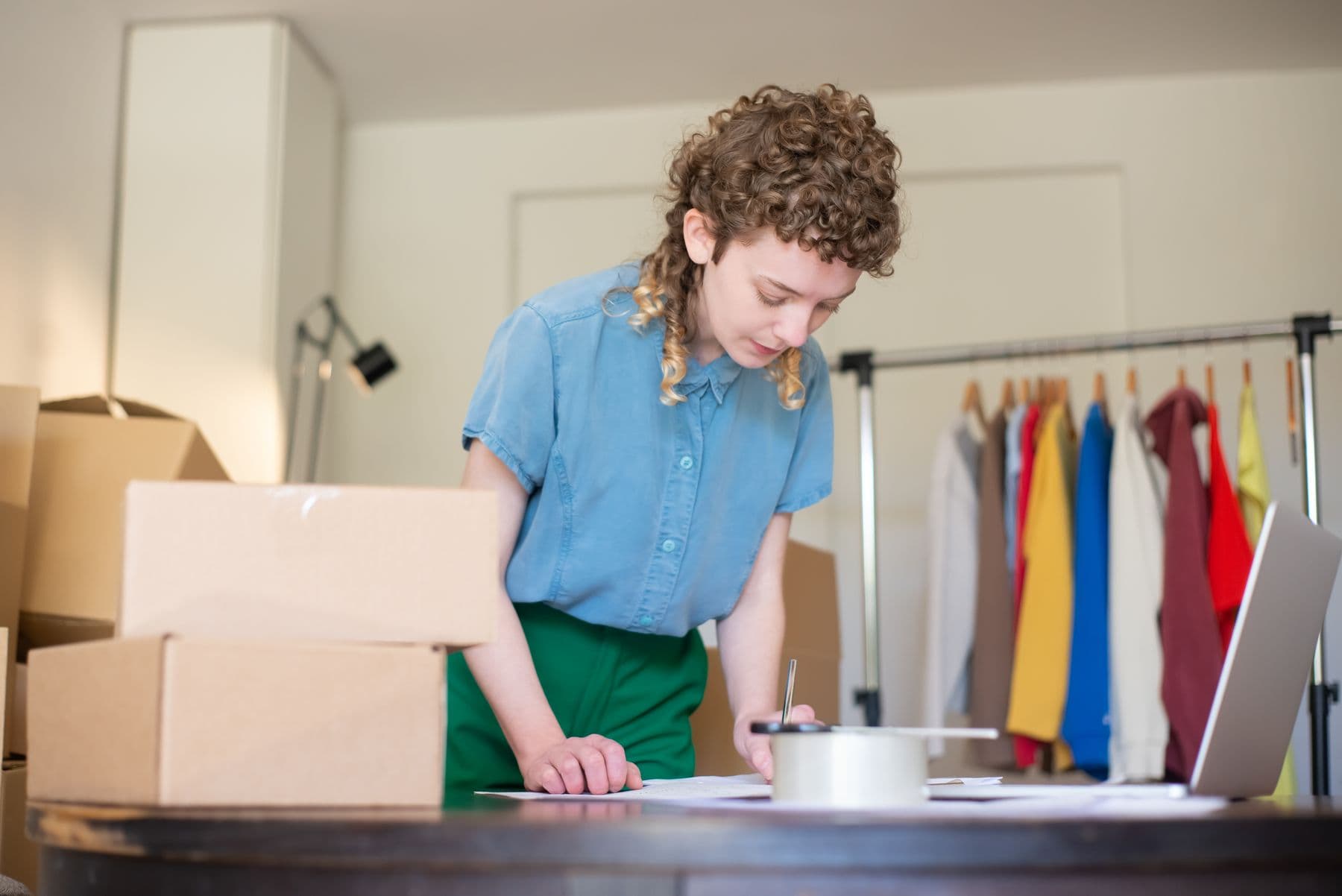 Online seller packing orders